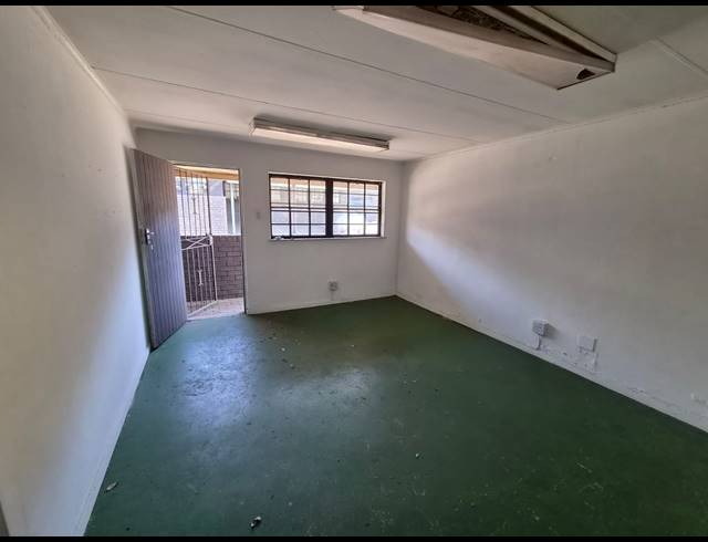 172M² WAREHOUSE TO LET IN WADEVILLE